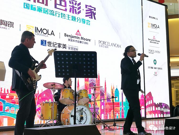 開場前請了外國著名樂隊藝演.jpg